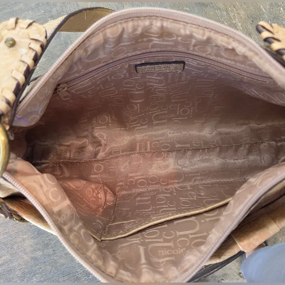 Nicole Miller Beige Y2K Shoulder Bag with Bag Charm and Emblem - Picture 10 of 15